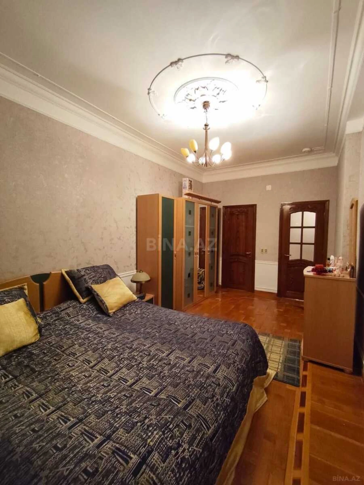 Kirayə verilir 4 otaqlı mənzil 200 m²