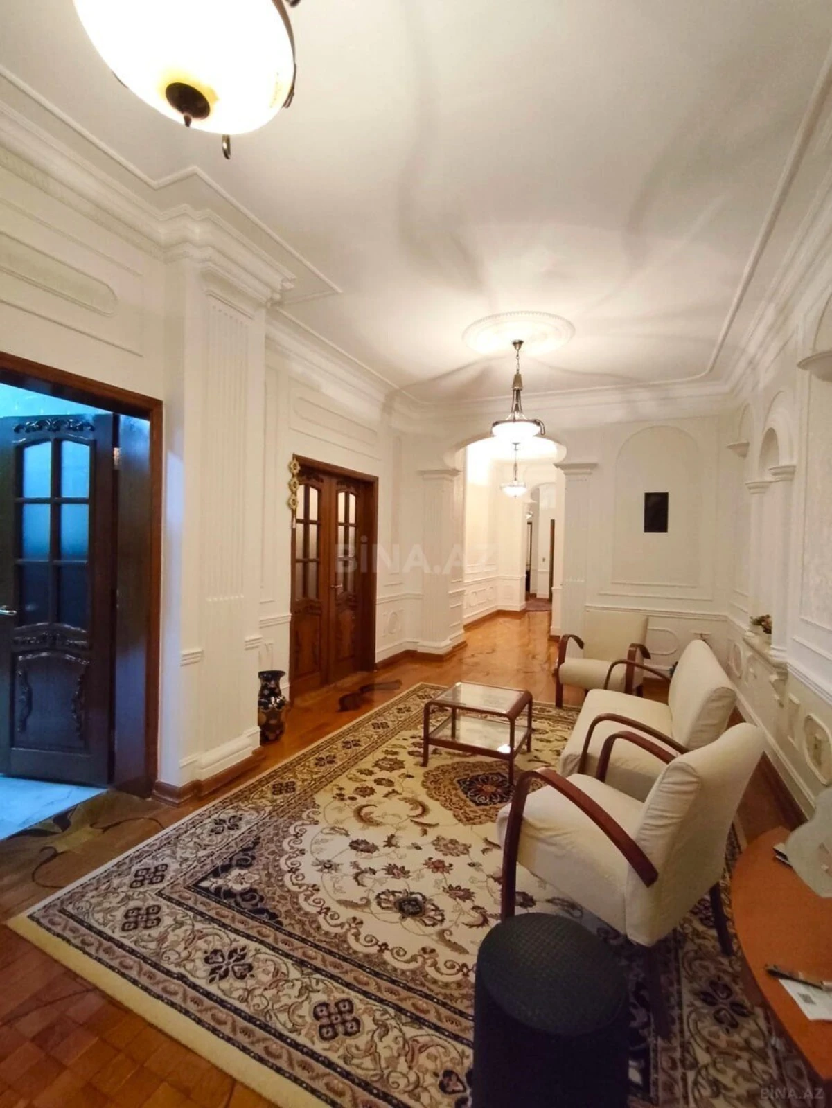 Kirayə verilir 4 otaqlı mənzil 200 m²