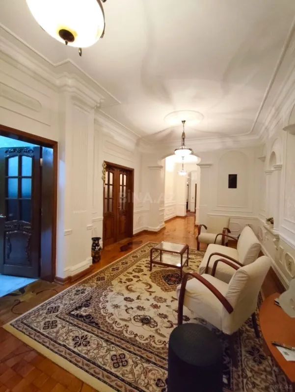 Kirayə verilir 4 otaqlı mənzil 200 m²