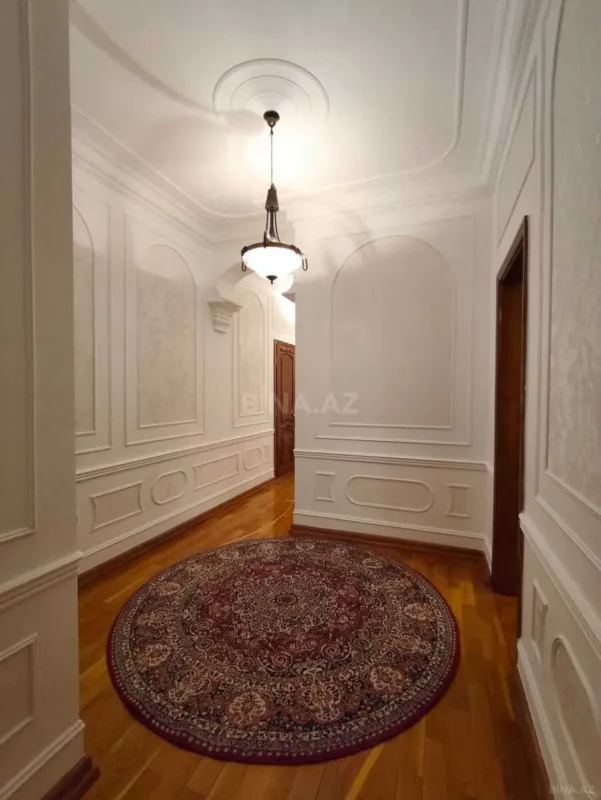 Kirayə verilir 4 otaqlı mənzil 200 m²