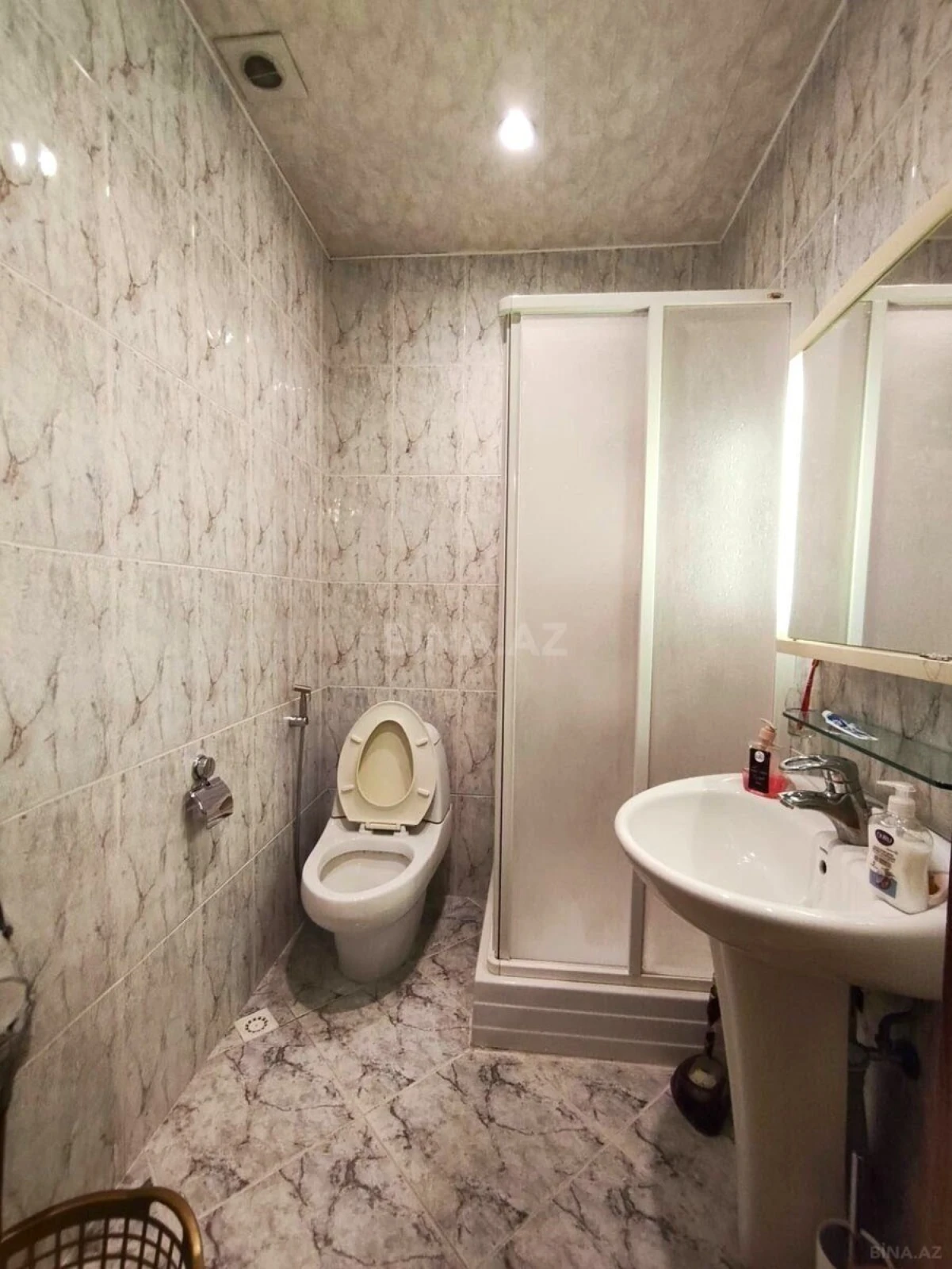 Kirayə verilir 4 otaqlı mənzil 200 m²