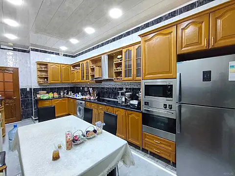 Kirayə verilir 4 otaqlı mənzil 200 m²