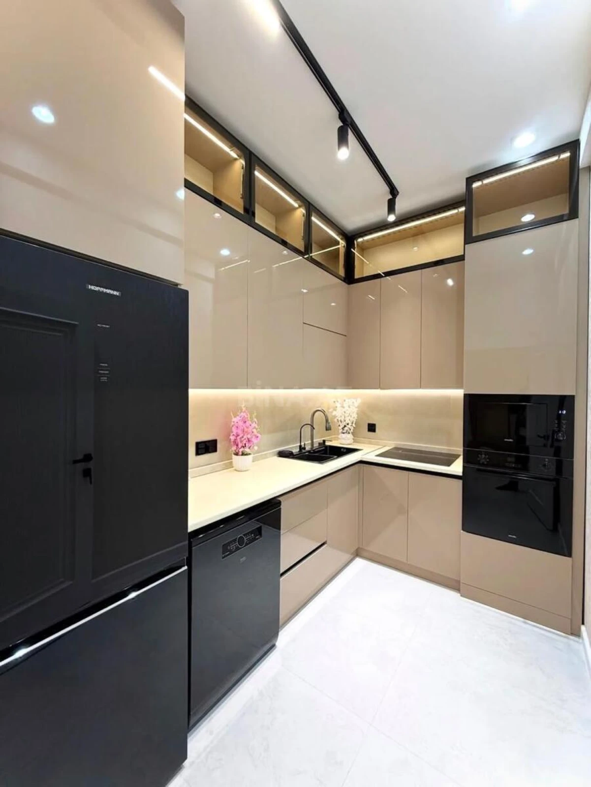 Kirayə verilir 2 otaqlı mənzil 77 m²