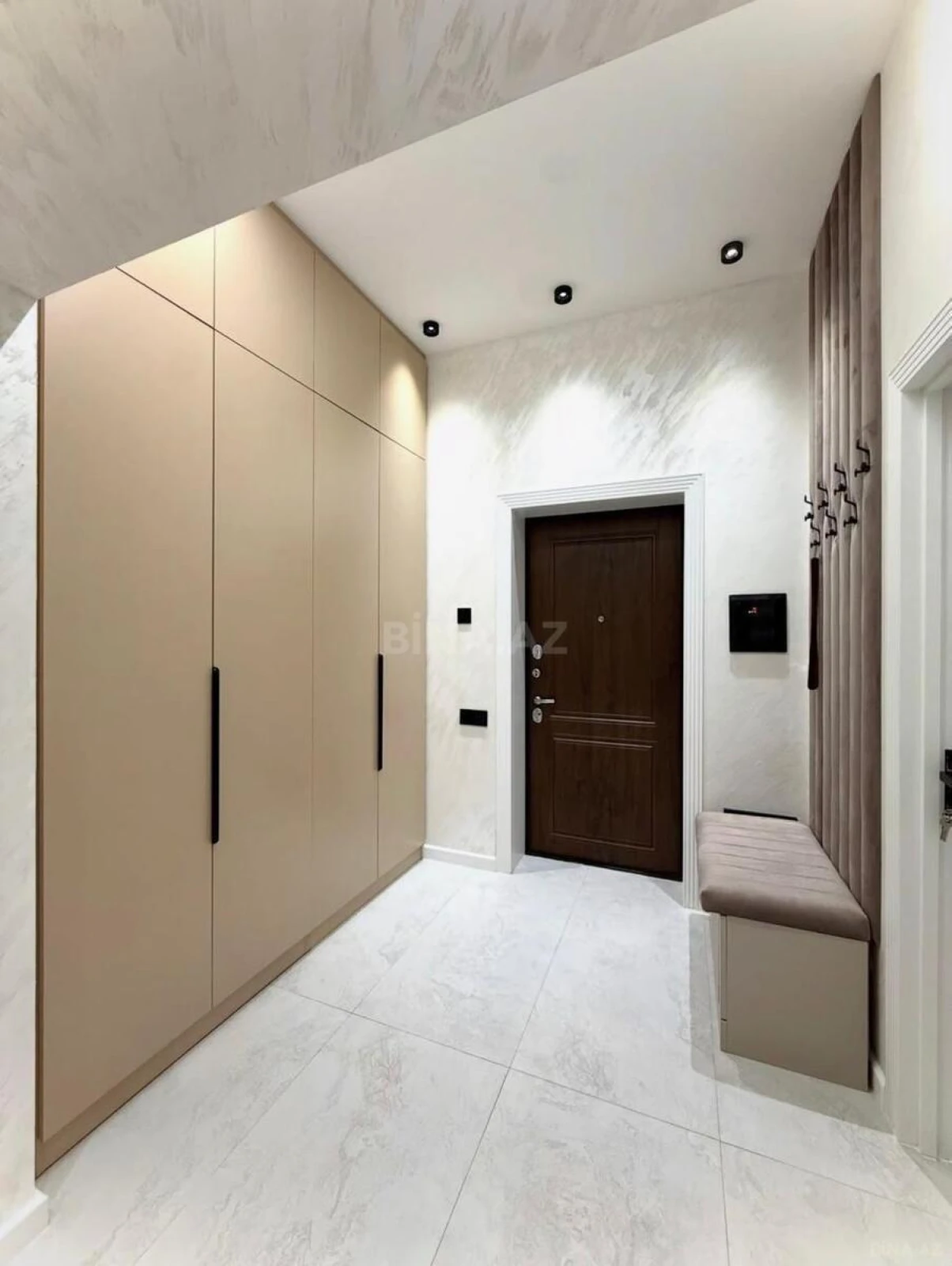 Kirayə verilir 2 otaqlı mənzil 77 m²