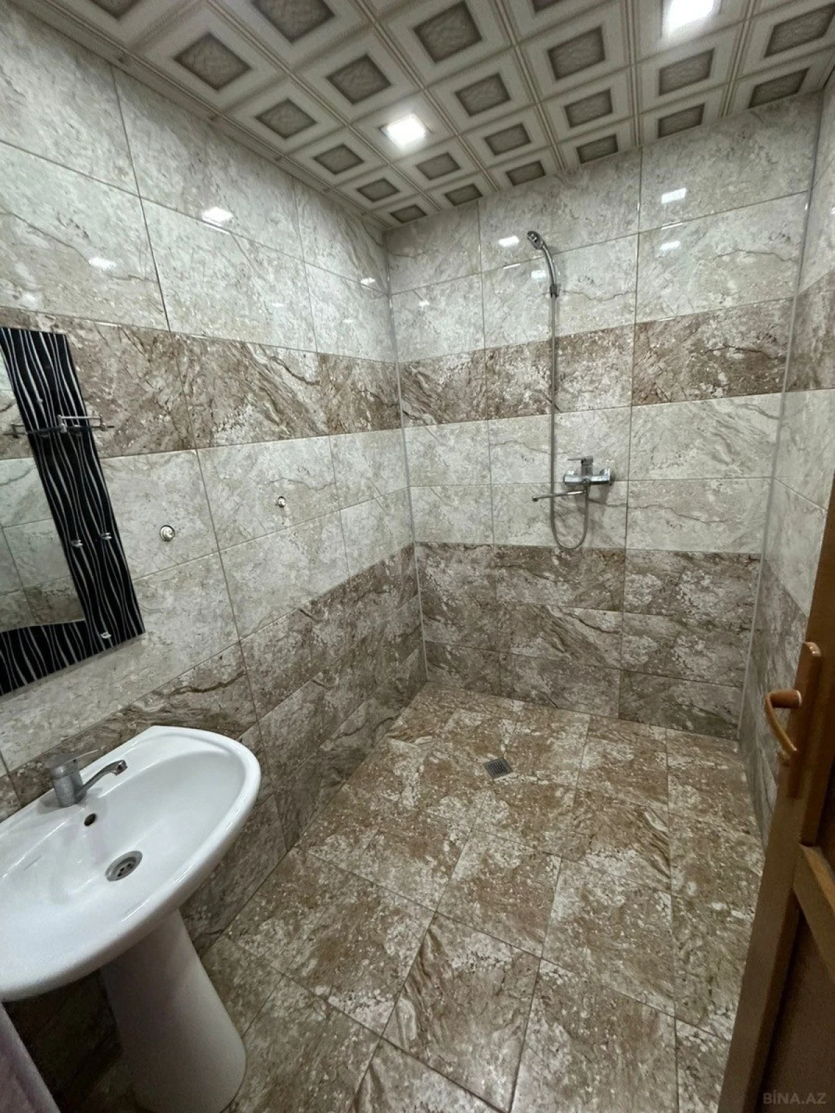 Satılır 3 otaqlı mənzil 110 m²