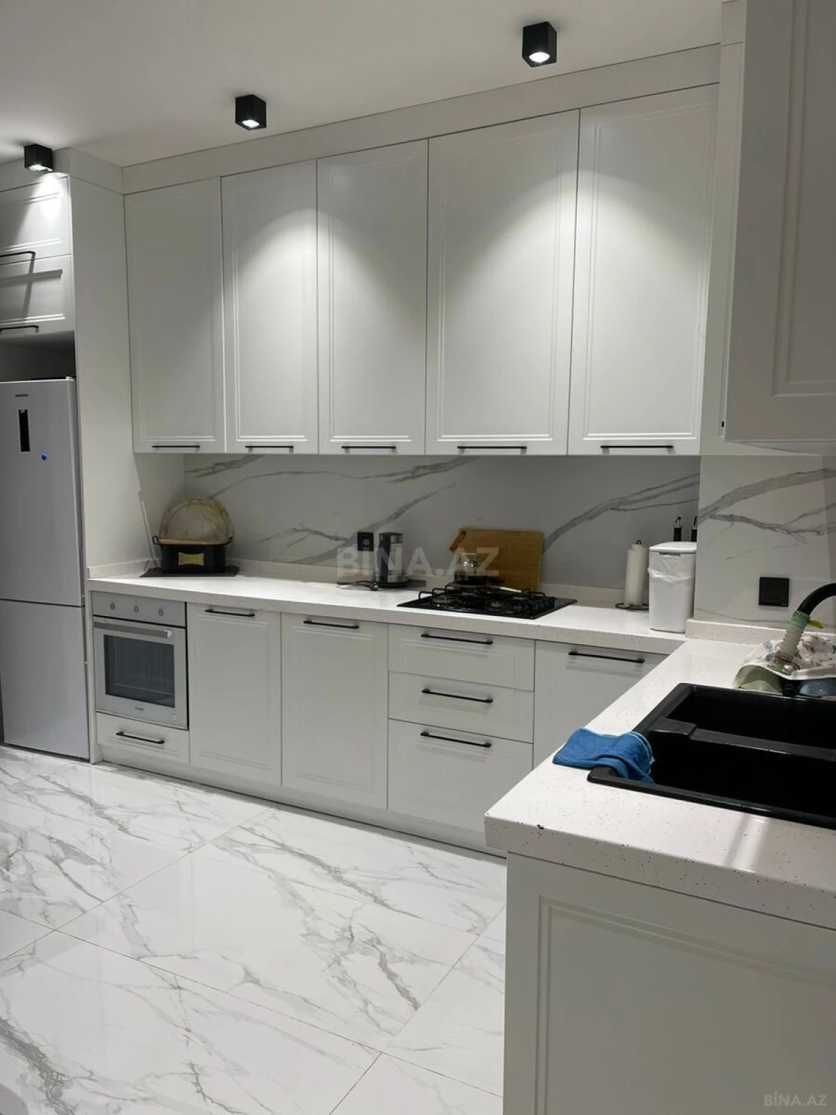 Kirayə verilir 3 otaqlı mənzil 118 m²