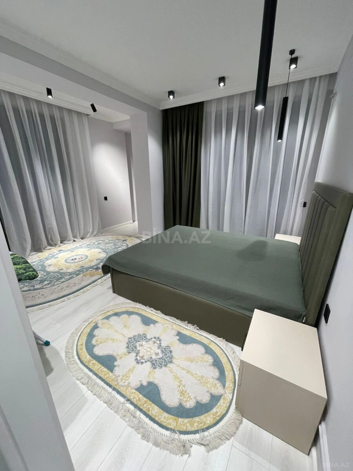 Kirayə verilir 3 otaqlı mənzil 118 m²