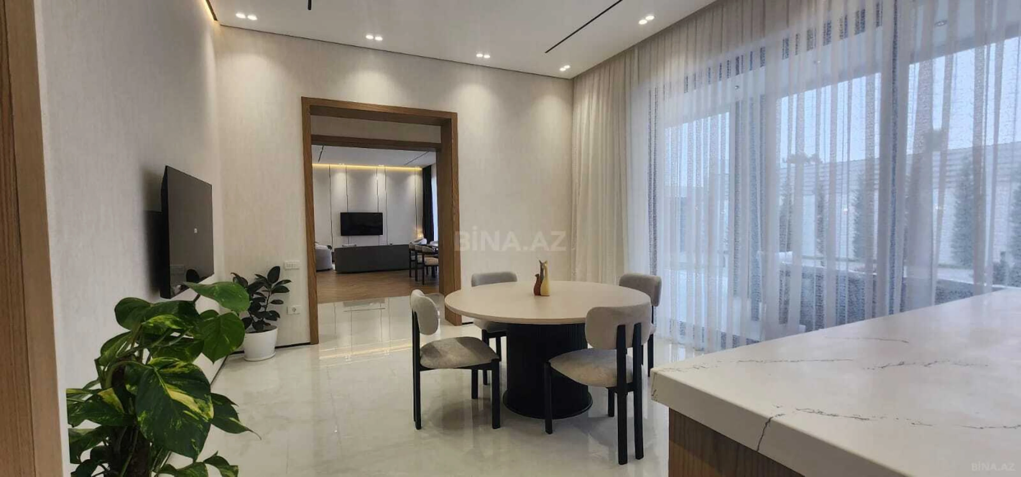 Satılır 5 otaqlı həyət evi 290 m²