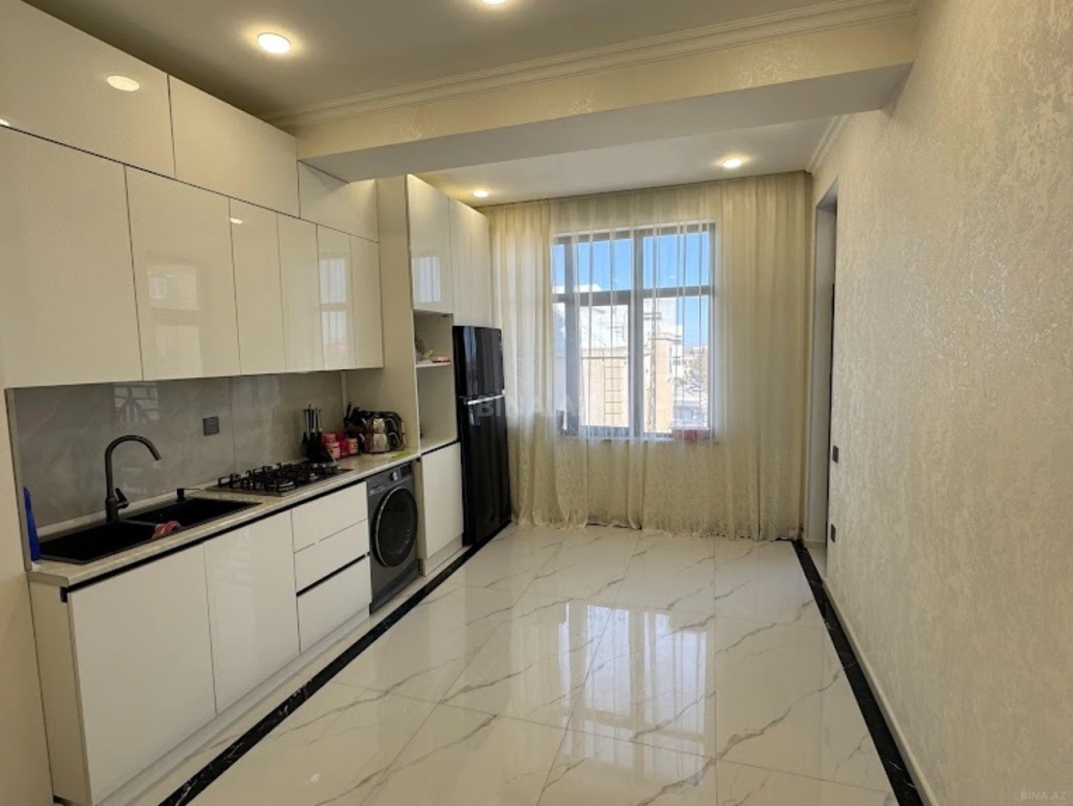 Kirayə verilir 3 otaqlı mənzil 91 m²