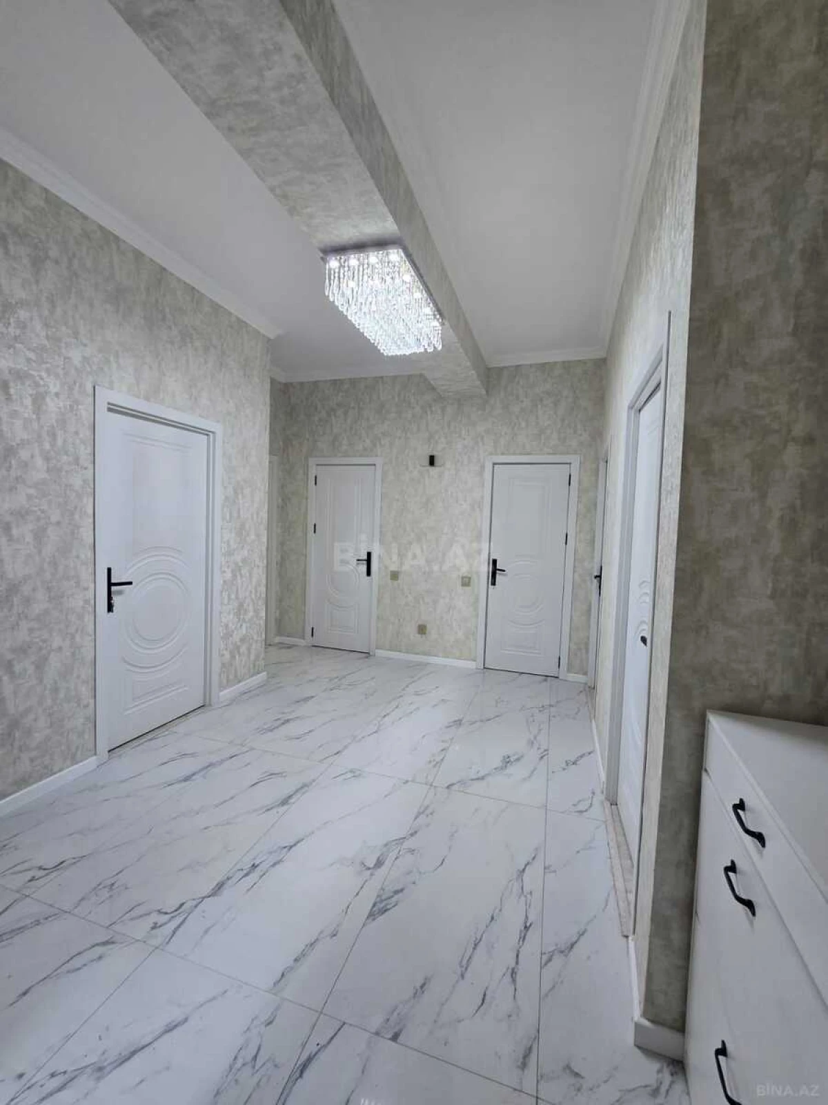 Satılır 4 otaqlı mənzil 110 m²