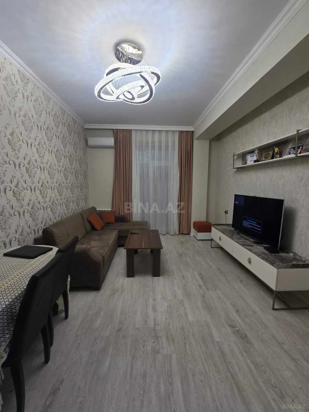 Satılır 4 otaqlı mənzil 110 m²