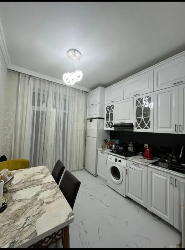 Satılır 4 otaqlı mənzil 110 m²