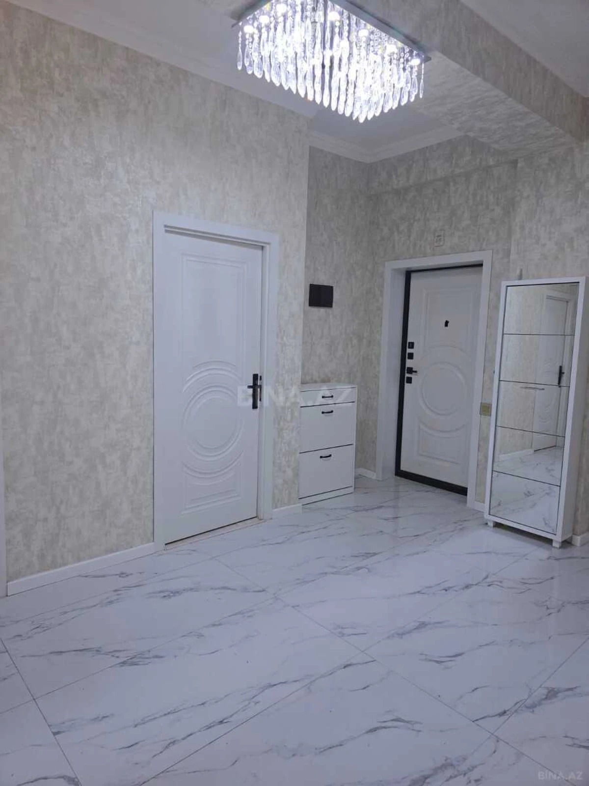 Satılır 4 otaqlı mənzil 110 m²