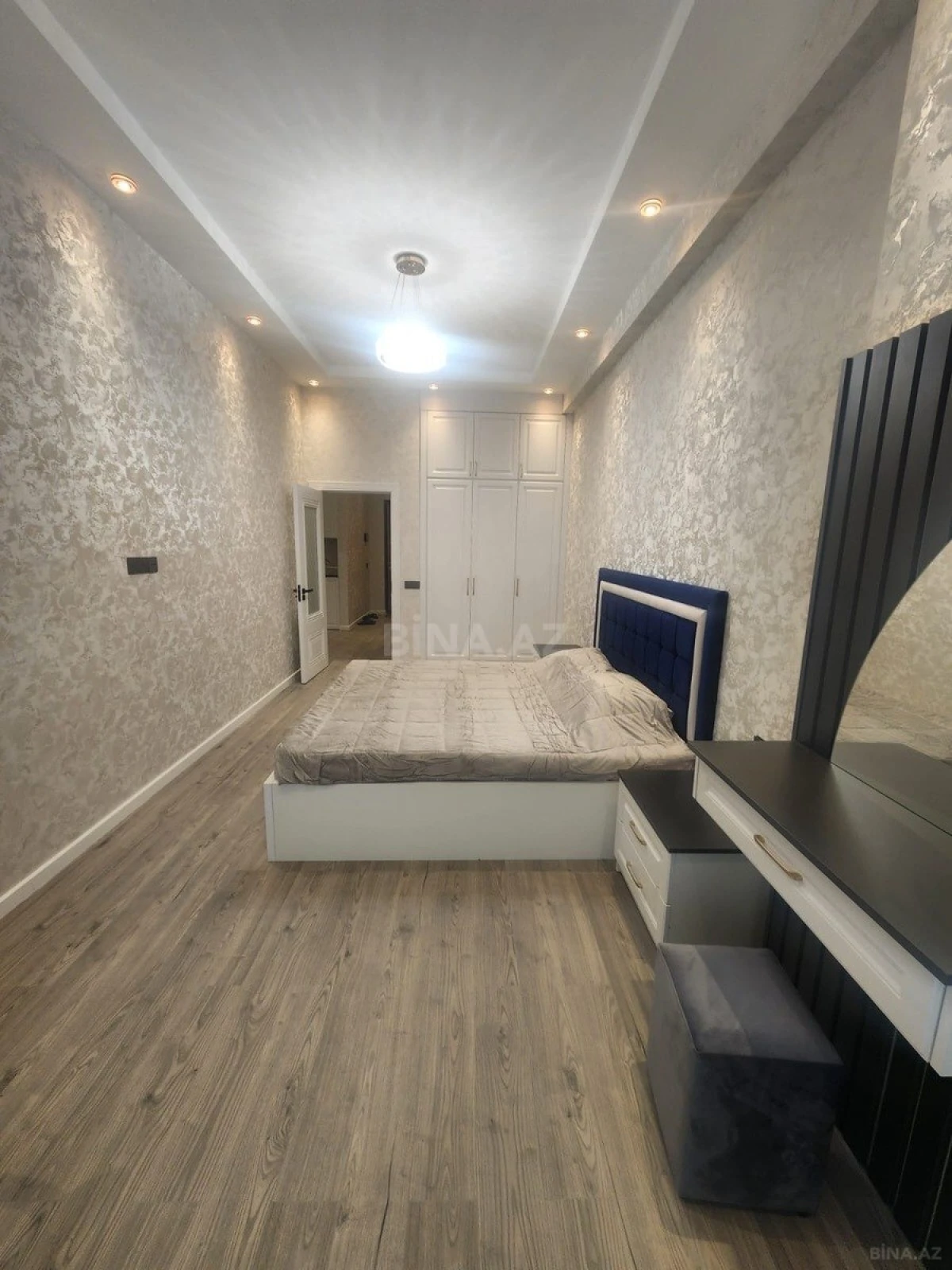 Kirayə verilir 2 otaqlı mənzil 72 m²