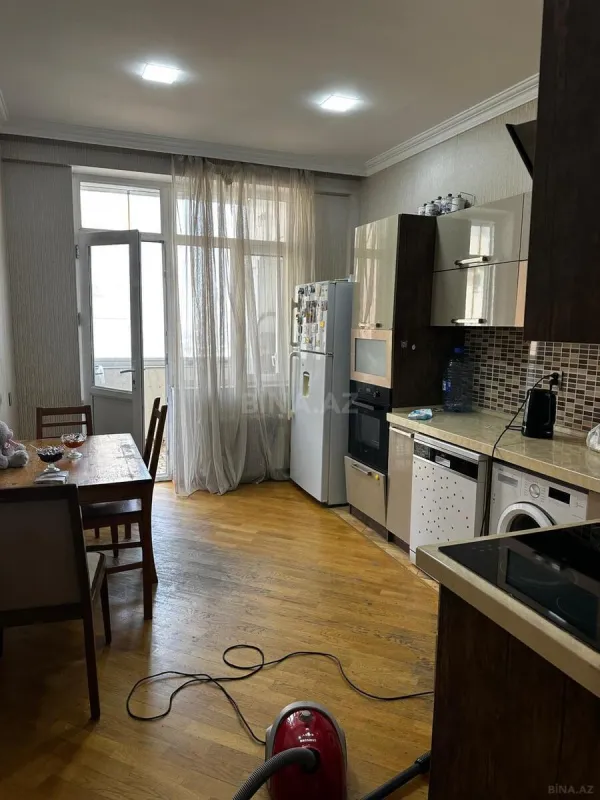 Satılır 3 otaqlı mənzil 106 m²