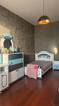 Satılır 4 otaqlı mənzil 175 m²