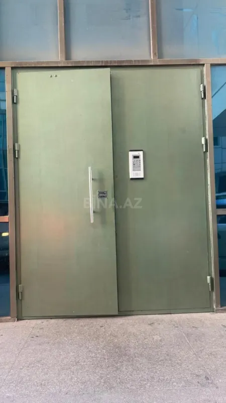 Satılır 4 otaqlı mənzil 175 m²