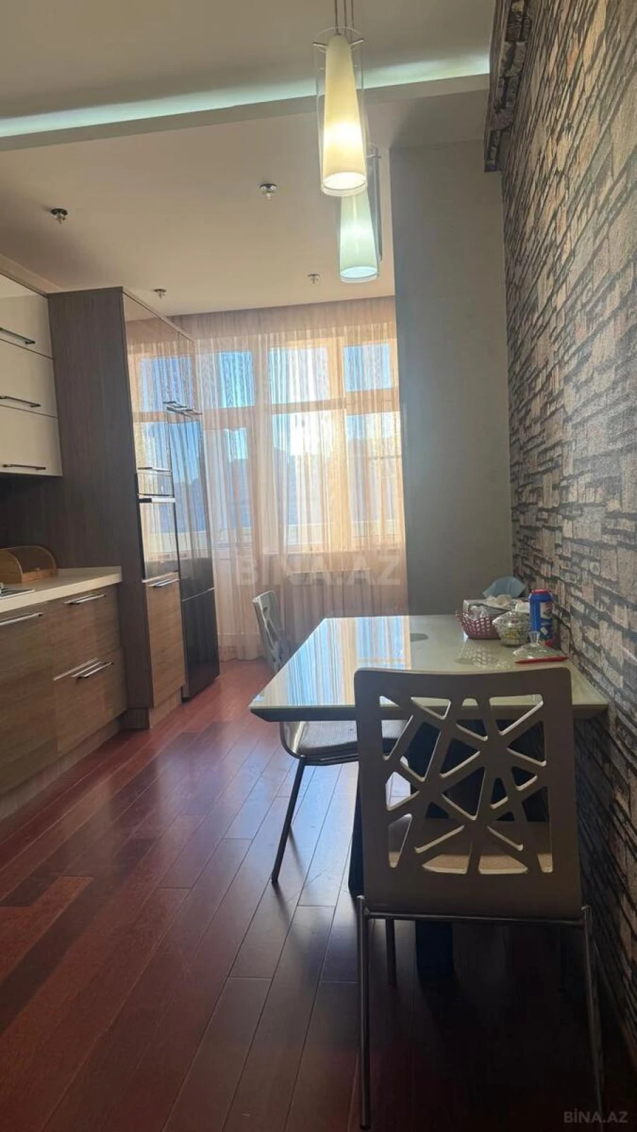 Satılır 4 otaqlı mənzil 175 m²