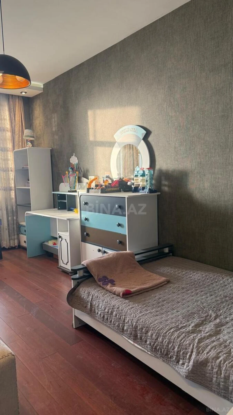 Satılır 4 otaqlı mənzil 175 m²
