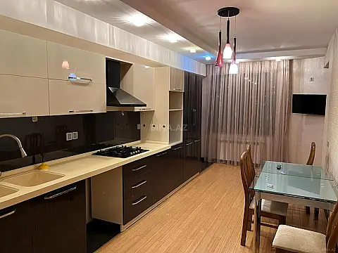 Kirayə verilir 3 otaqlı mənzil 125 m²