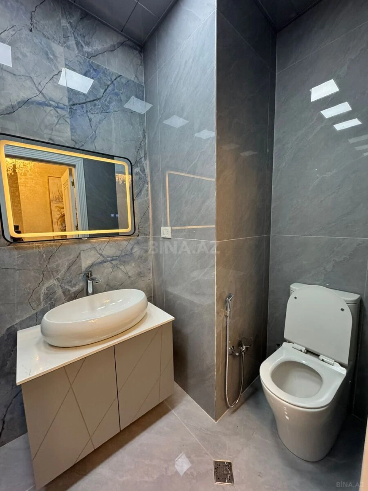 Satılır 2 otaqlı mənzil 61 m²