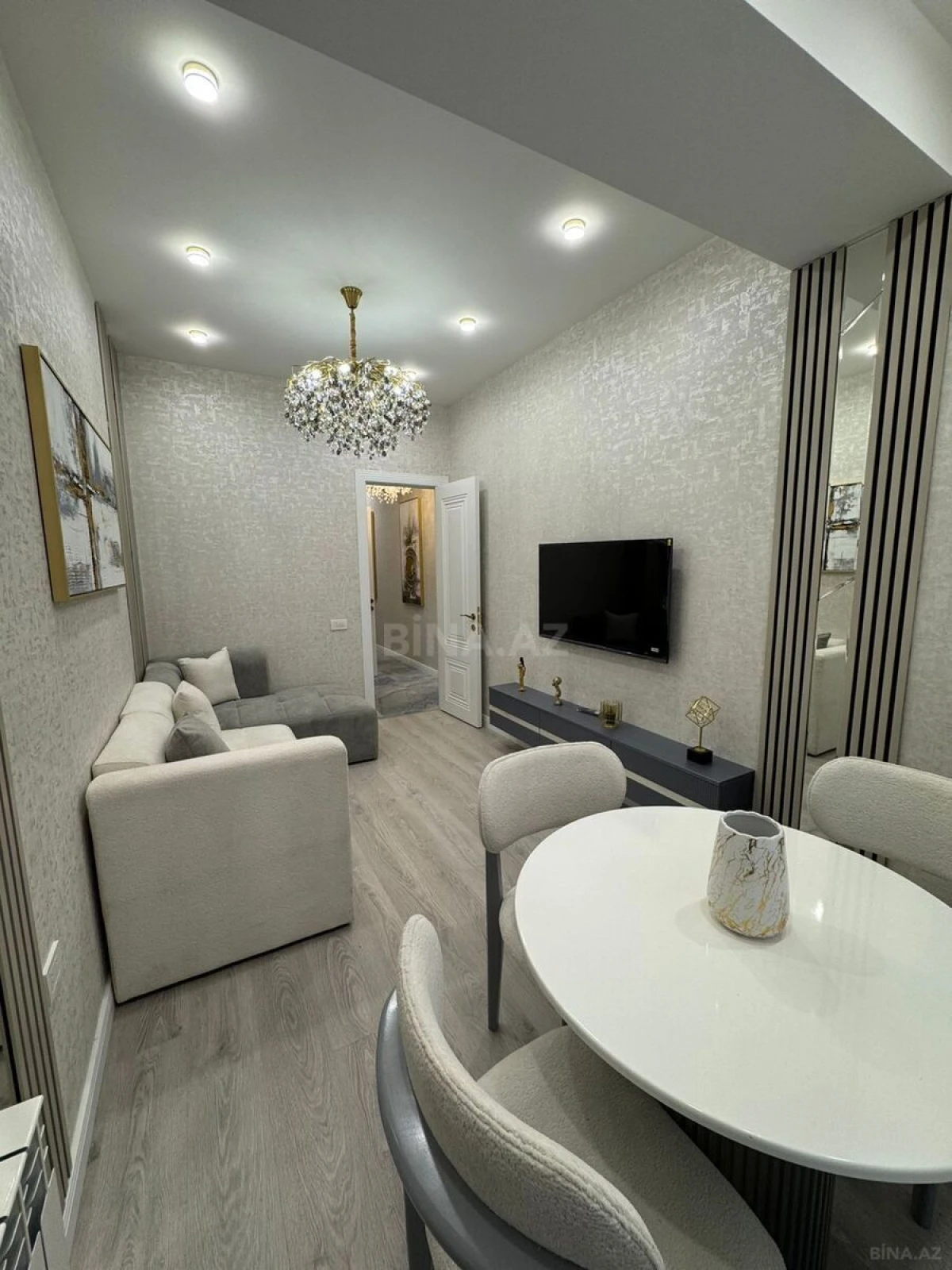 Satılır 2 otaqlı mənzil 61 m²