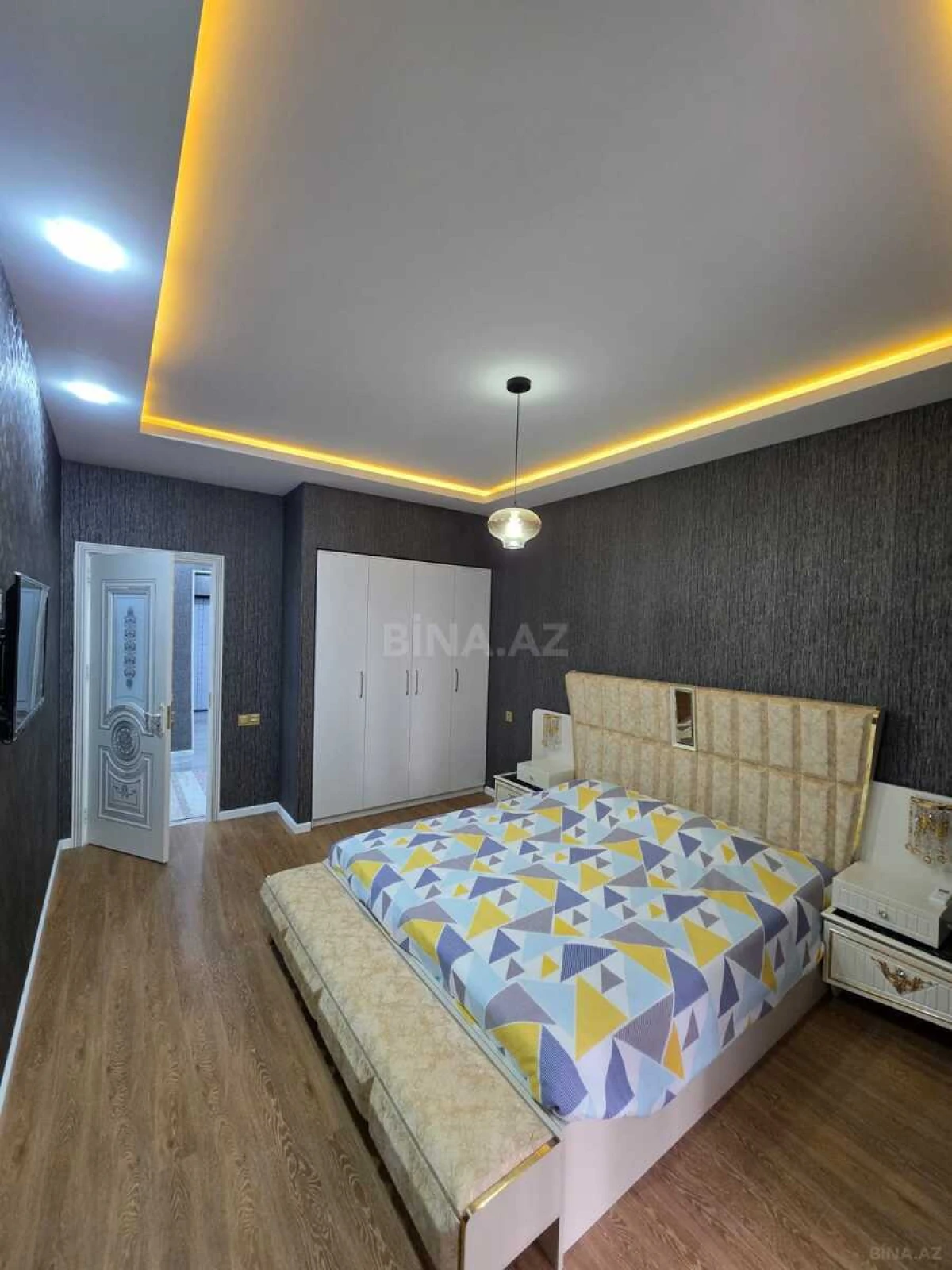 Kirayə verilir 3 otaqlı mənzil 147 m²