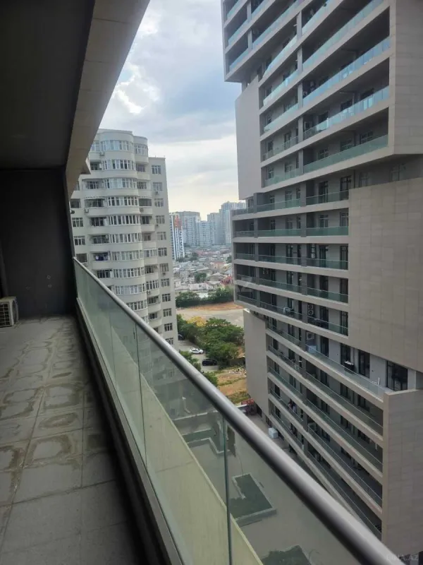 Kirayə verilir 3 otaqlı mənzil 147 m²