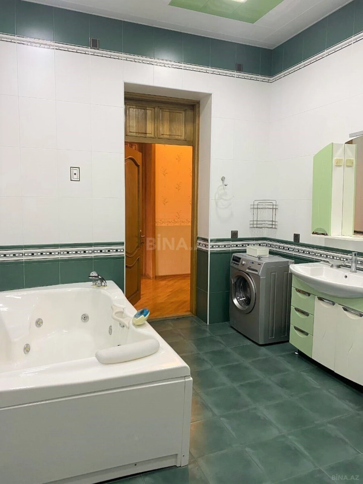 Satılır 6 otaqlı həyət evi 350 m²