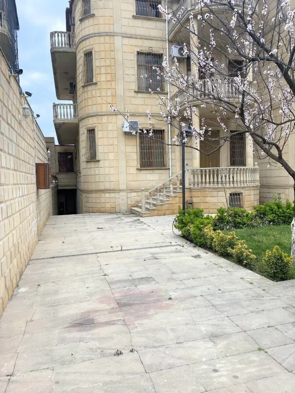 Satılır 6 otaqlı həyət evi 350 m²
