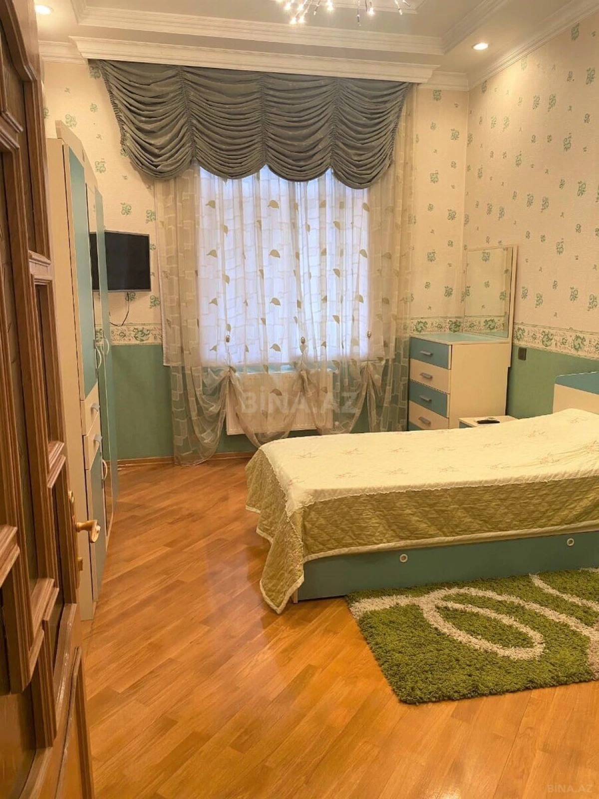 Satılır 6 otaqlı həyət evi 350 m²