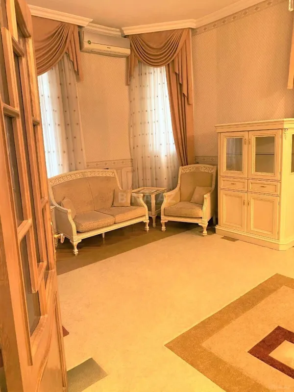 Satılır 6 otaqlı həyət evi 350 m²