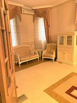 Satılır 6 otaqlı həyət evi 350 m²