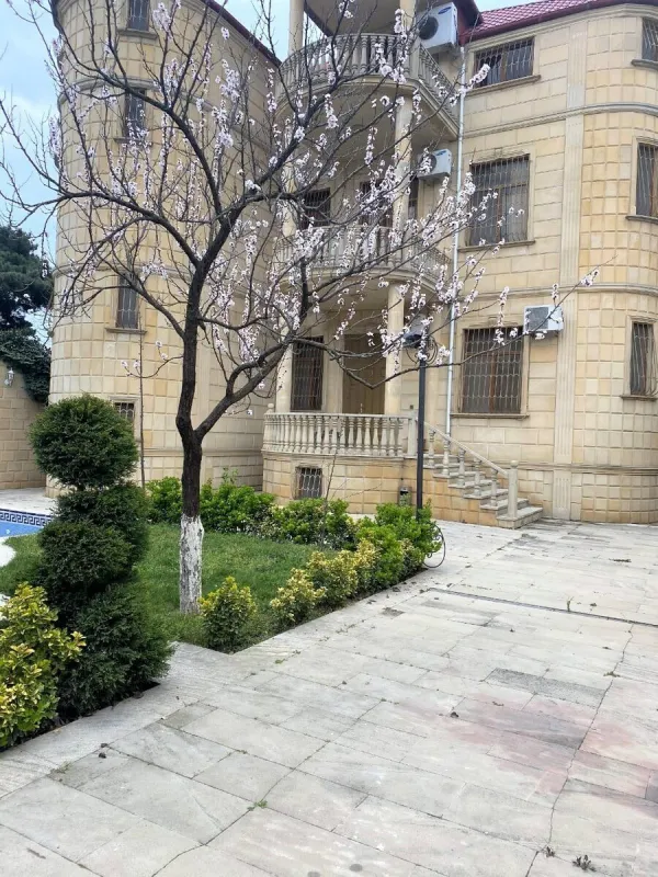 Satılır 6 otaqlı həyət evi 350 m²