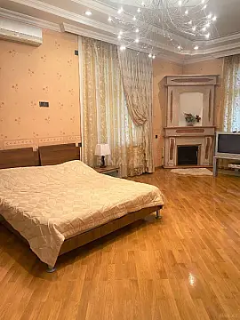 Satılır 6 otaqlı həyət evi 350 m²
