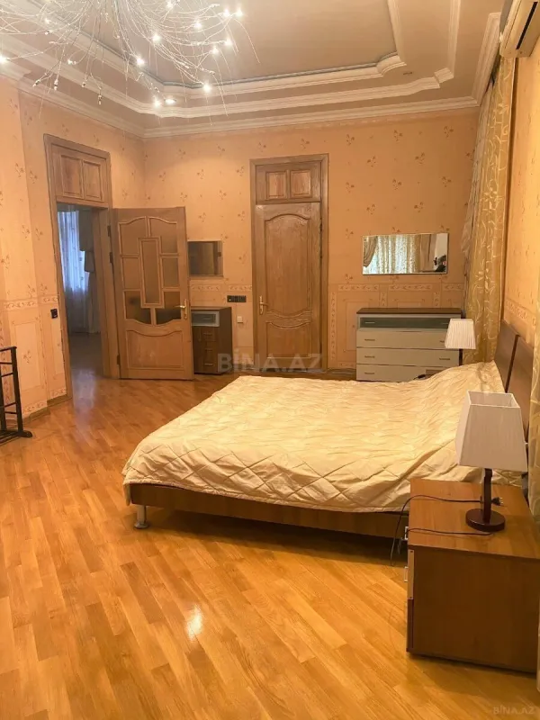 Satılır 6 otaqlı həyət evi 350 m²