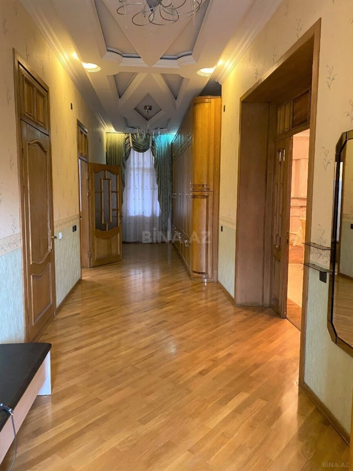 Satılır 6 otaqlı həyət evi 350 m²