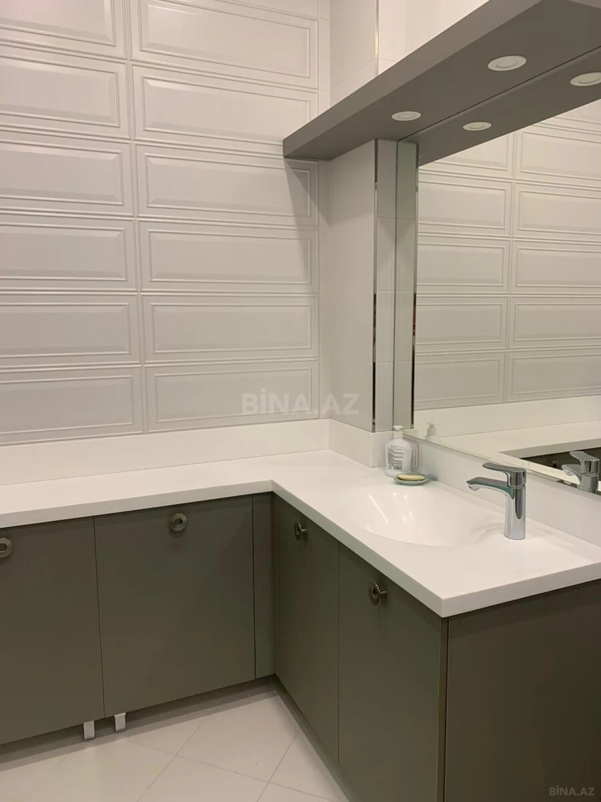 Kirayə verilir 4 otaqlı mənzil 200 m²