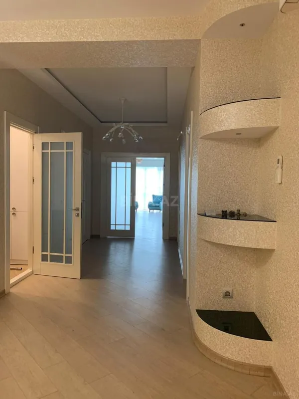 Kirayə verilir 4 otaqlı mənzil 200 m²