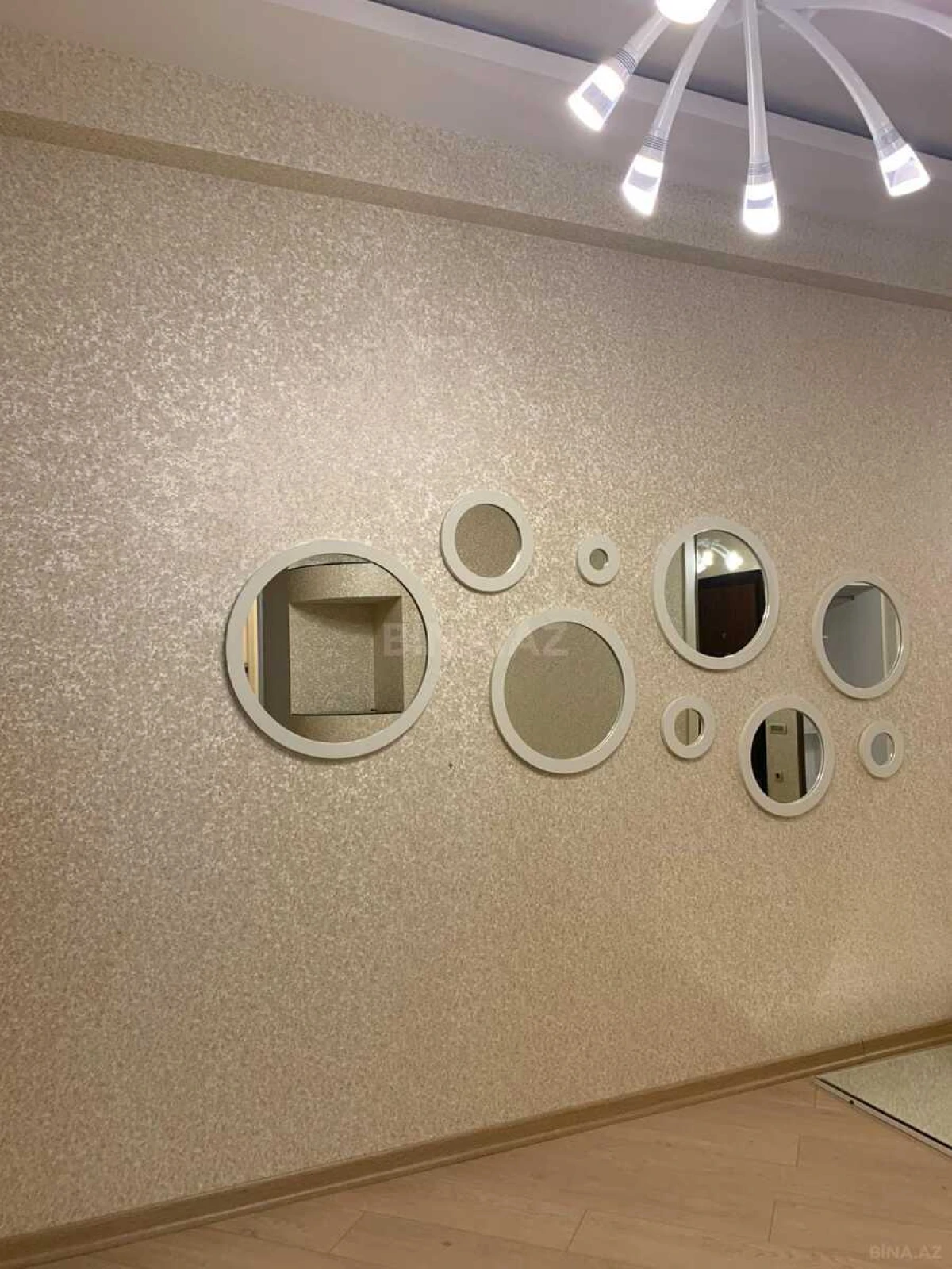 Kirayə verilir 4 otaqlı mənzil 200 m²