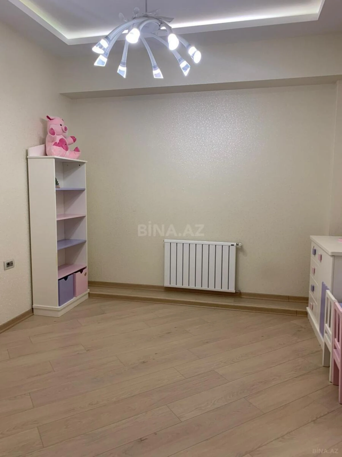 Kirayə verilir 4 otaqlı mənzil 200 m²