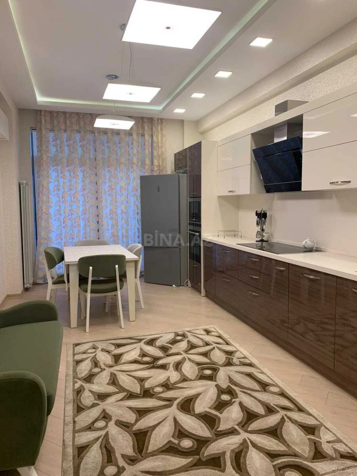 Kirayə verilir 4 otaqlı mənzil 200 m²