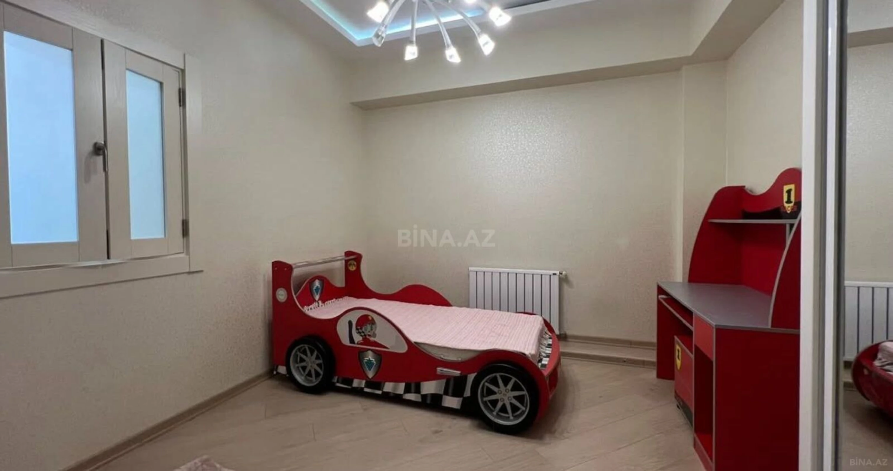 Kirayə verilir 4 otaqlı mənzil 200 m²