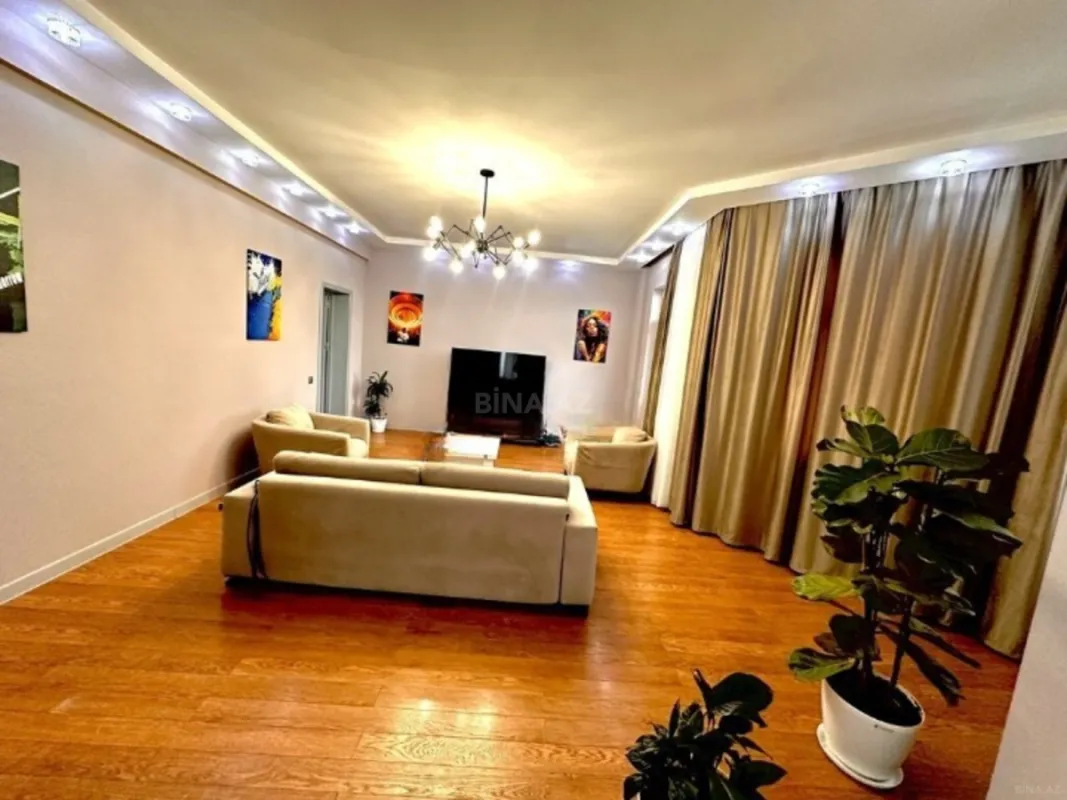 Satılır 3 otaqlı mənzil 145 m²