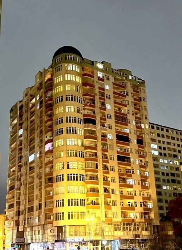 Satılır 3 otaqlı mənzil 145 m²