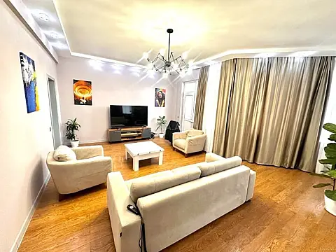 Satılır 3 otaqlı mənzil 145 m²