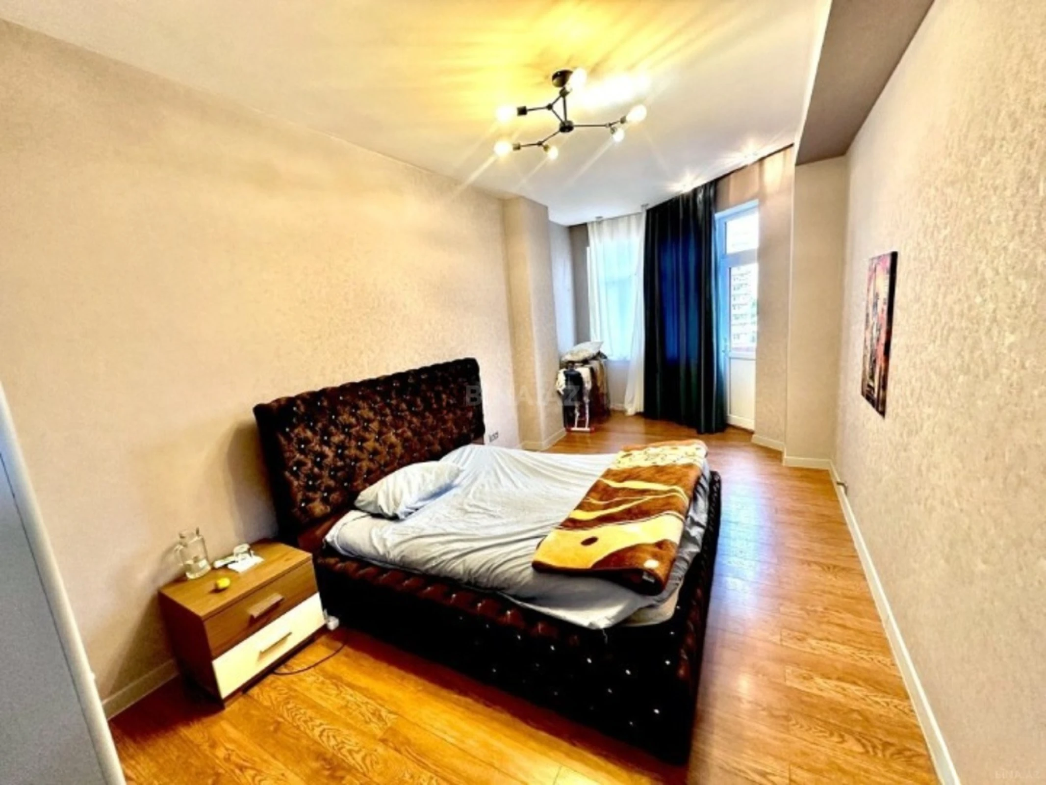 Satılır 3 otaqlı mənzil 145 m²