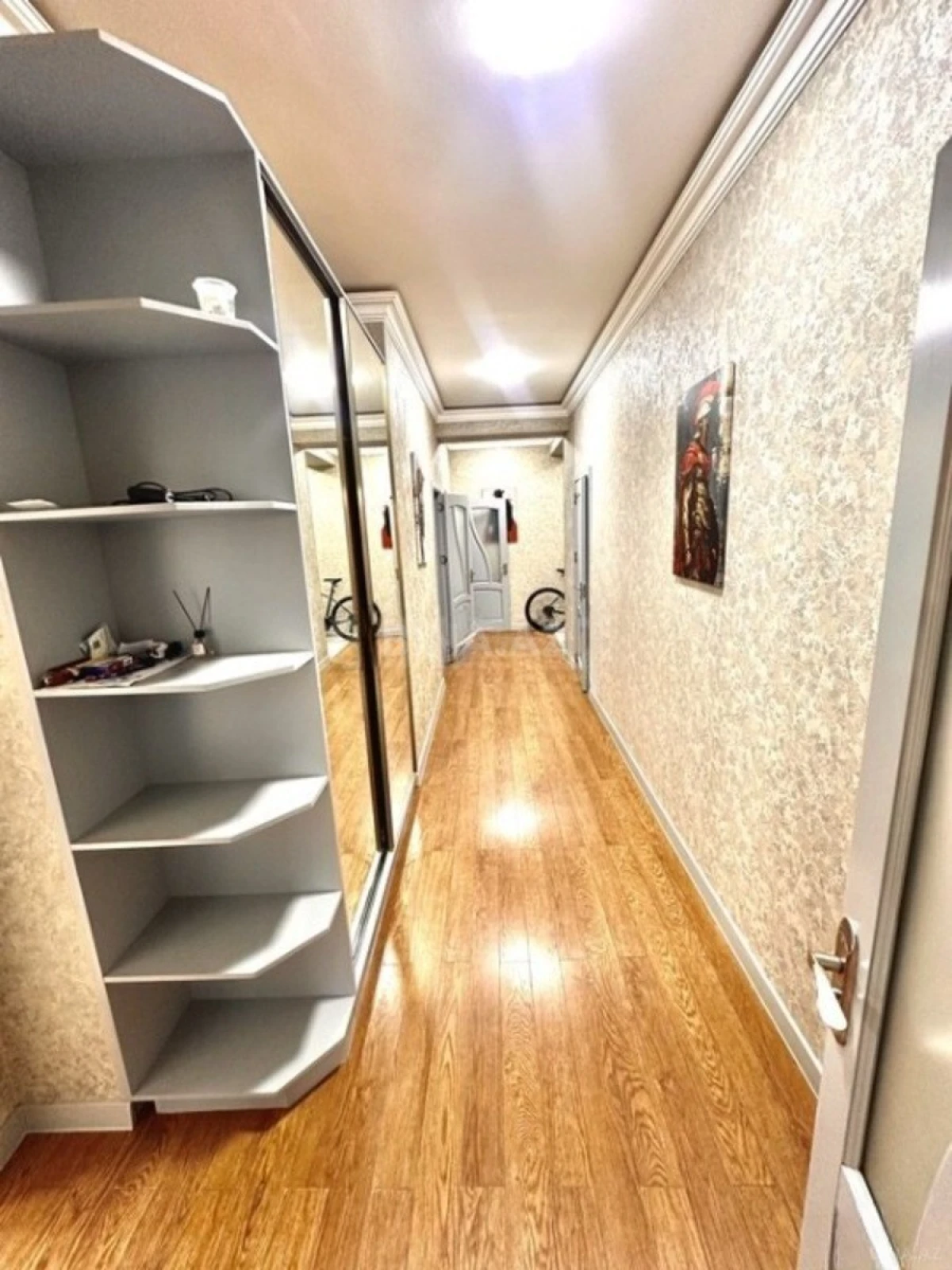 Satılır 3 otaqlı mənzil 145 m²