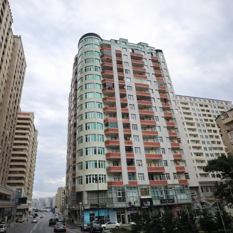 Satılır 3 otaqlı mənzil 145 m²