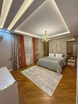 Satılır 3 otaqlı mənzil 135 m²